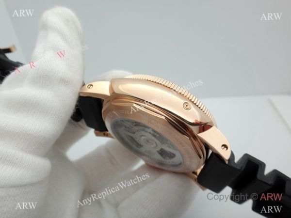 replica Panerai Submersible Rubber Strap PAM684 Copy Rose Gold Black Bezel WATCHES 5